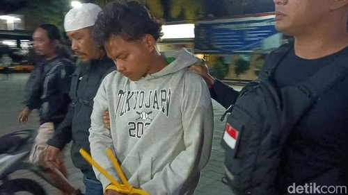 Polisi tangkap pelaku pembunuhan mahasiswi Unram di Mataram, NTB, Rabu (29/7/2026). (Foto : Abdurrasyid Efendi/detikBali).