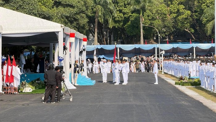 Presiden Prabowo Subianto resmi melantik 1.204 Pamong Praja Muda Institut Pemerintahan Dalam Negeri (IPDN) angkatan ke-XXXIII (Eva/detikcom)