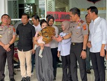 Video: Momen Bayi yang Dijual Ayah di Jambi Kembali ke Pelukan Ibu