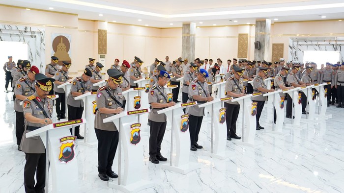 Prosesi sertijab PJU Polda Jateng dan Kapolres serta Kapolresta di Mapolda Jateng, Kecamatan Semarang Selatan, Kota Semarang, Rabu (29/7/2026).