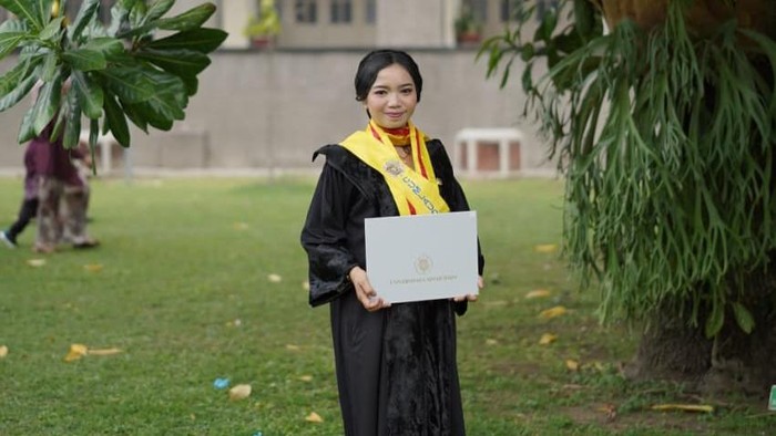 Resita, lulusan doktor termuda UGM berusia 27 tahun