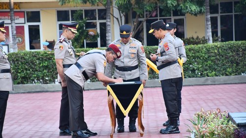 Sejumlah PJU dan Kapolres saat mengikuti upacara sertijab dan penyerahan jabatan di Mapolda NTT, Rabu (29/7/2026). (Dok. Polda NTT).