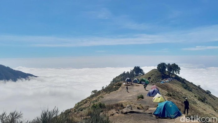 Suasana Gunung Rinjani di Pelawangan IV.