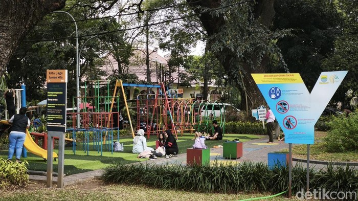 Taman Foto Bdg yang berlokasi di Jalan Anggrek, Kota Bandung. Dahulu tempat ini dijadikan sebagai tempat pameran foto oleh sejumlah komunitas