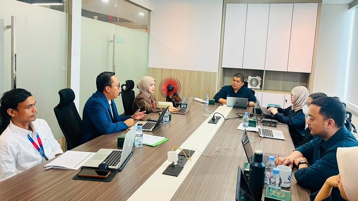 Tim dosen peneliti Program Studi Administrasi Publik Universitas Bosowa (Unibos) Makassar saat audiens di Komdigi.