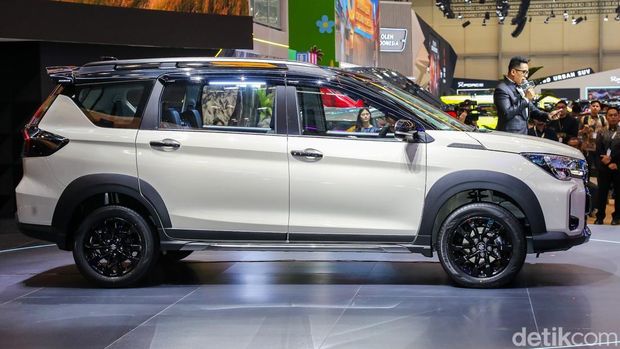 PT Suzuki Indomobil Sales (SIS) resmi memperkenalkan Suzuki XL7 Facelift saat ajang Gaikindo Indonesia International Auto Show (GIIAS) 2026 di ICE BSD City, Tangerang, Rabu (29/7/2026).Model penyegaran tersebut hadir dengan sejumlah ubahan pada sektor eksterior, mulai dari desain lampu kabut, bumper, gril, pelek, hingga antena shark fin yang membuat tampilannya semakin modern.