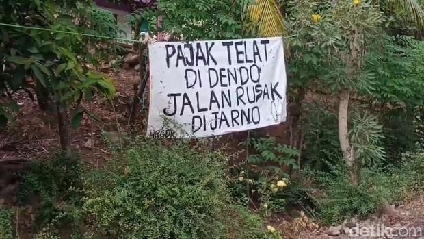 Warga berbondong-bondong swadaya iuran untuk perbaiki jalan Desa Jrahi Kecamatan Gunungwungkal, Rabu (29/7/2026). Warga berbondong-bondong swadaya iuran untuk perbaiki jalan Desa Jrahi Kecamatan Gunungwungkal, Rabu (29/7/2026).