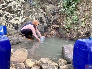 Kemarau, Warga di Gunungkidul Jalan 2 Km 5 Kali Sehari untuk Angkut Air