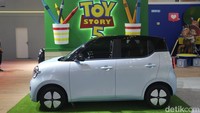 Aira ev masih mengadopsi desain khas micro car seperti Air ev, yakni membulat dan dirancang menggemaskan.