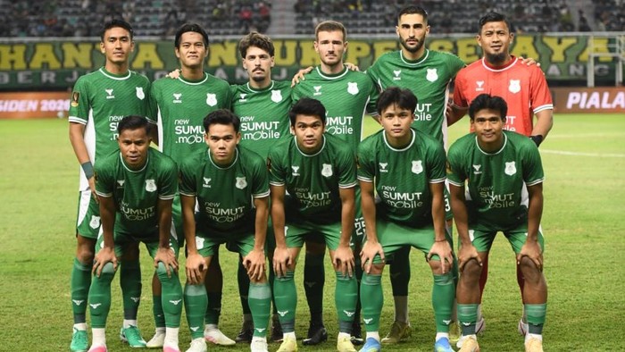 11 pemain pertama PSMS Medan melawan Persebaya Surabaya di turnamen pramusim Piala Presiden 2026. (Foto: Dok. PSMS Medan)