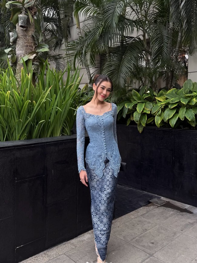 Foto Aaliyah Massaid Jadi Bridesmaid di Nikahan Sahabat, Langsing Berkebaya