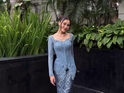 Foto Aaliyah Massaid Jadi Bridesmaid di Nikahan Sahabat, Langsing Berkebaya