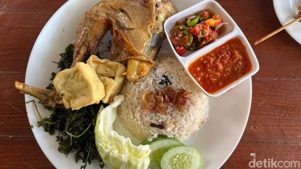Sedapnya Sarapan Ayam Goreng Basah dengan Jukut Goreng di Jaksel
