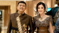 Bella Bonita juga menyebut selama ini Denny Caknan telah menjalani tugas sebagai suami dengan baik. Dia tuh benar-benar peran suami dijalankan sampai saat ini. Dia selalu utamain anak sama istri setelah manggung, katanya. (Foto: dok Instagram denny_caknan)