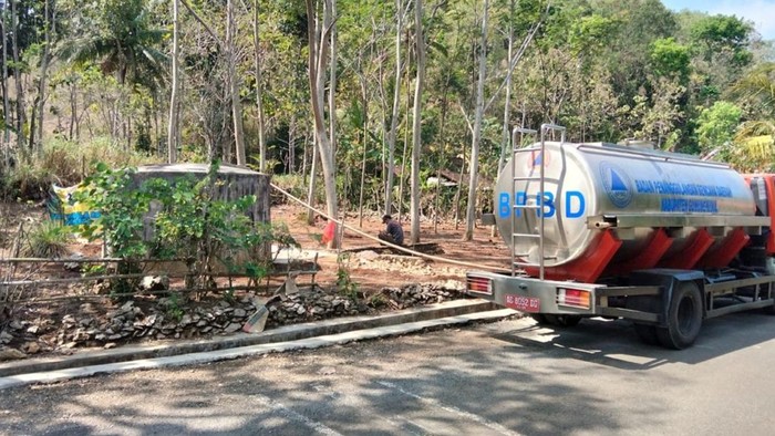 BPBD Gunungkidul saat melakukan dropping air bersih di Kapanewon Rongkop, Kabupaten Gunungkidul. Foto diunggah Kamis (30/7/2026).