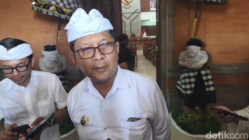 Bupati Buleleng Nyoman Sutjidra. (Foto : Made Wijaya Kusuma/detikBali)