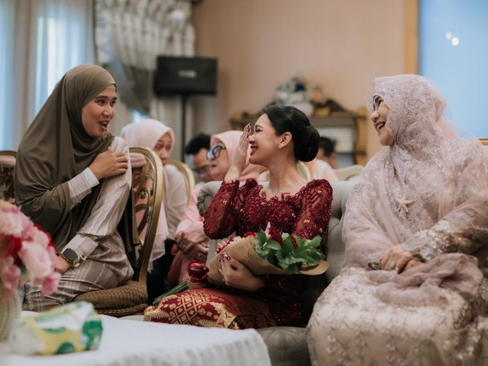 Dea Annisa dan Mazaki gelar lamaran.