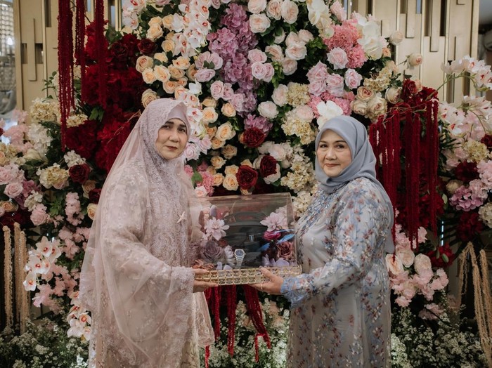 Dea Annisa dan Mazaki gelar lamaran.