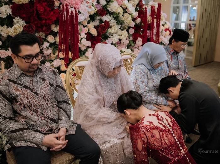 Dea Annisa dan Mazaki gelar lamaran.