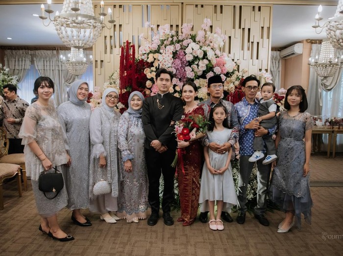 Dea Annisa dan Mazaki gelar lamaran.