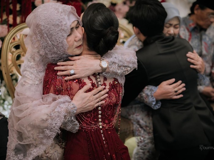 Dea Annisa dan Mazaki gelar lamaran.