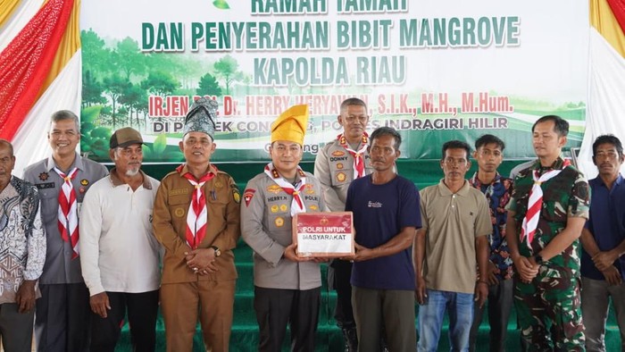 Ekspedisi Merah Putih, Kapolda Riau menyapa warga dan menyerap aspirasi di Concong, Inhil, Kamis (30/7/2026).