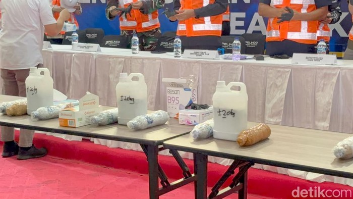 Ekspor ilegal 3,4 ton erkuri ccair digagalkan di Surabaya