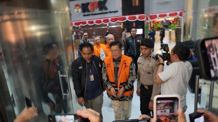 Empat tersangka kasus korupsi Jasindo ditahan (Adrial/detik)