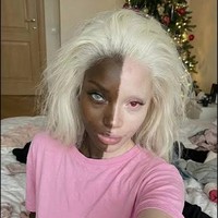 Belakangan diketahui perempuan tersebut adalah Eva Delonne, seorang virtual influencer berbasis kecerdasan buatan (AI). Di akun Instagram-nya yang kini telah dihapus, Eva memperkenalkan diri sebagai penyanyi, penari, sekaligus seniman visual dan telah mengumpulkan sekitar 1 juta followers. Foto: Media Sosial Eva Delonne