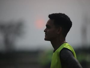 Starting IX Persebaya Vs Madura United: Gali Freitas-Dimitar Mitkov Main!