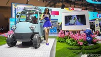 Sejak hari pertama, area pameran dipenuhi pengunjung yang bergantian mengunjungi setiap booth untuk melihat lebih dekat peluncuran kendaraan baru, mencoba fitur kendaraan, hingga berkonsultasi dengan tenaga penjual mengenai berbagai produk otomotif.
