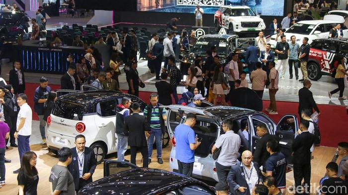Suasana GAIKINDO Indonesia International Auto Show (GIIAS) 2026 di ICE BSD City, Kabupaten Tangerang, Kamis (30/7/2026).