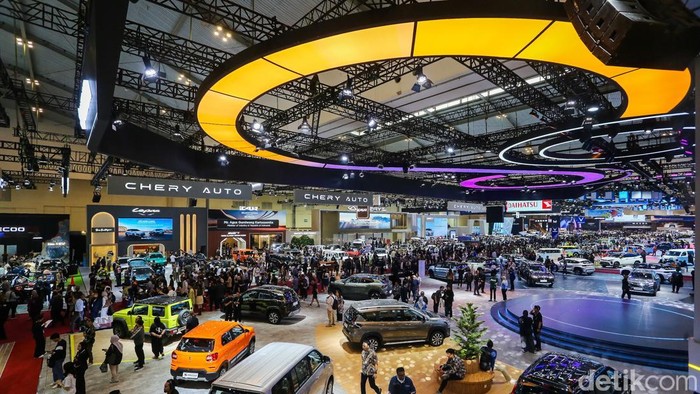 Menteri Perindustrian Agus Gumiwang Kartasasmita membuka GAIKINDO Indonesia International Auto Show (GIIAS) 2026 di ICE BSD City, Kabupaten Tangerang, Banten, Kamis (30/7/2026). Pameran otomotif tersebut berlangsung hingga 9 Agustus 2026.