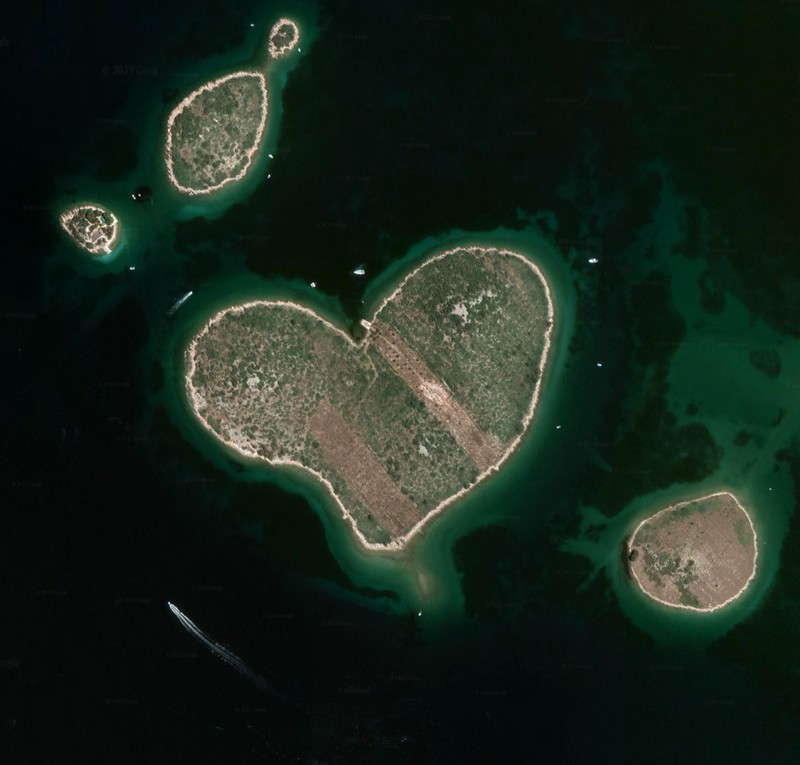 Google Earth mengungkap deretan temuan aneh dan misterius