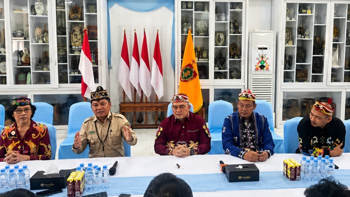Gubernur Kalteng Agustiar Sabran mendesak PLN tangani pemadaman listrik. (dok Humas Pemprov Kalteng)
