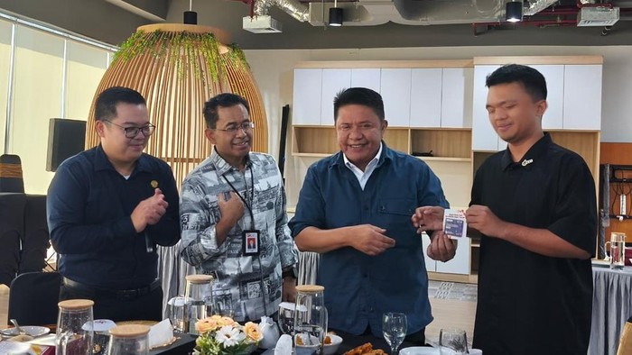 Gubernur Sumsel Herman Deru saat diskusi dengan Sultan Muda.