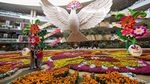 Merpati Bunga Raksasa Jadi Ikon Festival Medellin