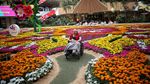 Merpati Bunga Raksasa Jadi Ikon Festival Medellin