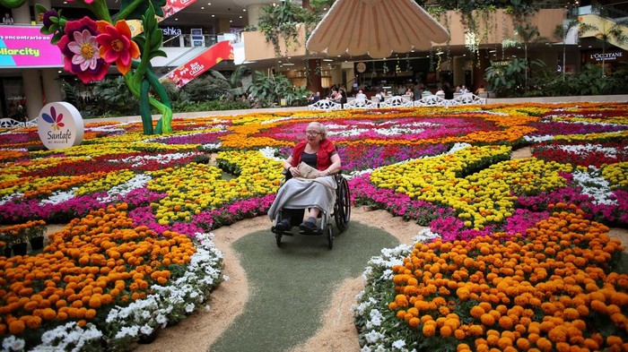 People pose for a photo at the Tapete de Flores floral installation at Santafe shopping mall ahead of Medellin’s annual Flower Festival, in Medellin, Colombia, July 29, 2026. REUTERS/Juan David Duque
