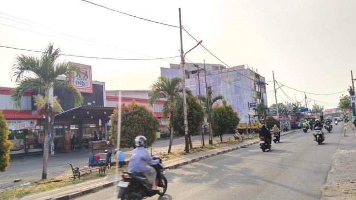 Jaringan utilitas telekomunikasi kabel udara di Tangsel direlokasi ke bawah tanah untuk mencegah kecelakaan hingga untuk penataan kota. (dok Istimwa)