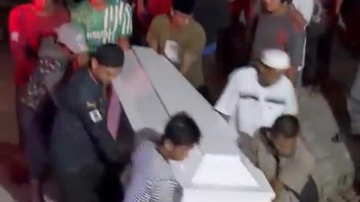 Jenazah ayah dan anak korban pembunuhan di Palu dimakamkan di Palu.