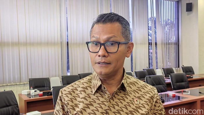 Juru Bicara Kemenperin, Febri Hendri Antoni Arief