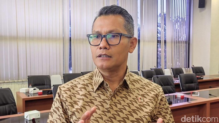 Juru Bicara Kemenperin, Febri Hendri Antoni Arief