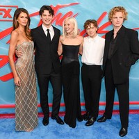 Kaia Gerber dan Homer Gere membuat para penggemar merasakan deja vu saat dua nepo baby ini bersatu di karpet merah premier serial The Shards, 27 Juli 2026 di New York. Pertemuan keduanya bak melihat lagi Cindy Crawofrd dan Richard Gere yang pernah menjadi pasangan suami istri pada 1991 dan bercerai pada 1995. Foto: FX via Getty Images/Frank Micelotta
