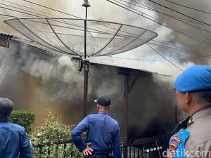 Asrama Polisi Polda Jambi Terbakar, 8 Rumah Hangus