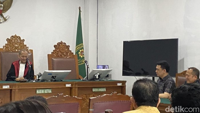 Kejagung memastikan penetapan eks Wakil Kepala BGN, Lodewyk Pusung, sebagai tersangka kasus dugaan korupsi tata kelola MBG dilakukan sesuai prosedur hukum. (Devi/detikcom)