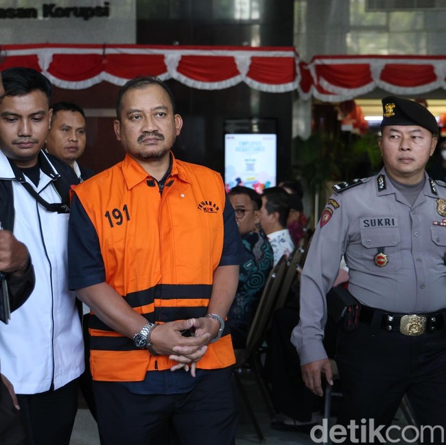 Usai OTT, Bupati Pemalang Kenakan Rompi Oranye Tahanan KPK