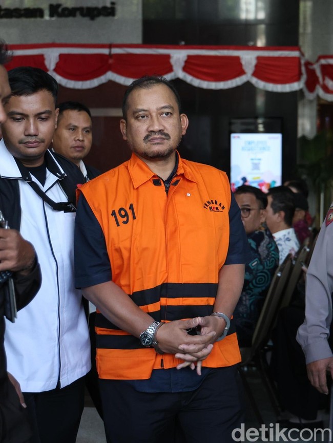 Usai OTT, Bupati Pemalang Kenakan Rompi Oranye Tahanan KPK