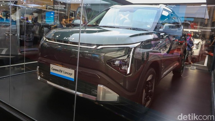 Kia memperkenalkan Carens EV Concept pada ajang GAIKINDO Indonesia International Auto Show (GIIAS) 2026 di ICE BSD, Kabupaten Tangerang, Banten, Kamis (30/7/2026).