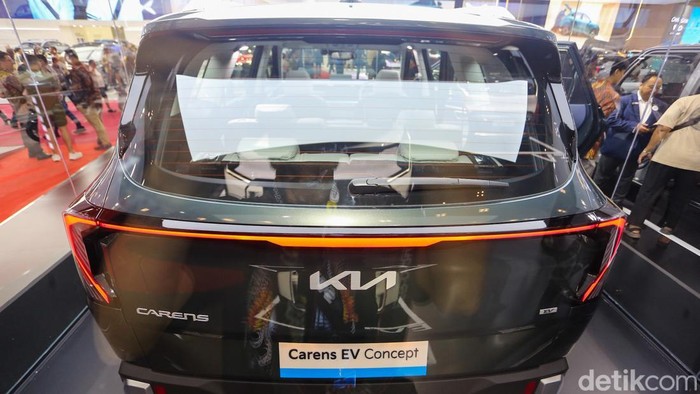 Kia memperkenalkan Carens EV Concept pada ajang GAIKINDO Indonesia International Auto Show (GIIAS) 2026 di ICE BSD, Kabupaten Tangerang, Banten, Kamis (30/7/2026).
